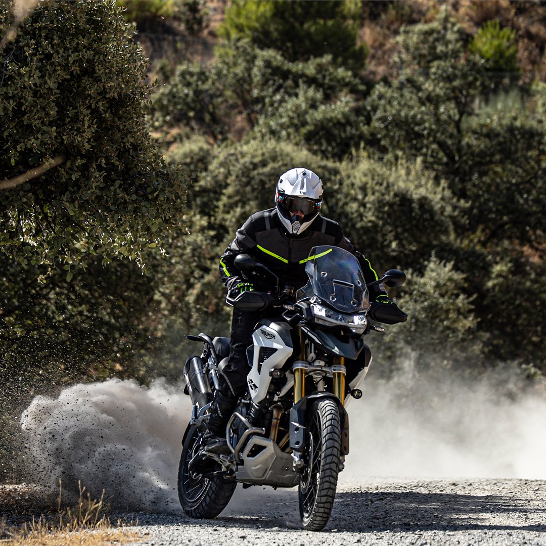 Seventy_Degrees's tweet photo. #SeventyDegrees ofrece una amplia gama de productos #touring y #adventure para que puedas disfrutar de tu moto por cualquier tipo de terreno. 

La chaqueta #SDJT83, el pantalón #SDPT1 y las botas #SDBA4 te darán la confianza que necesitas para poder divertirte con tu máquina. https://t.co/qrFATpZt4d