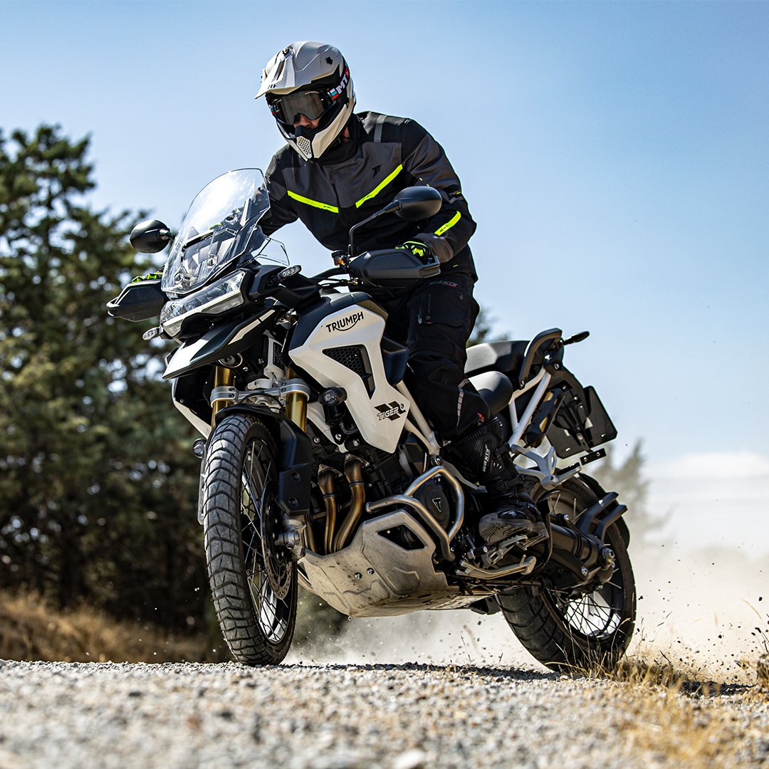 Seventy_Degrees's tweet photo. #SeventyDegrees ofrece una amplia gama de productos #touring y #adventure para que puedas disfrutar de tu moto por cualquier tipo de terreno. 

La chaqueta #SDJT83, el pantalón #SDPT1 y las botas #SDBA4 te darán la confianza que necesitas para poder divertirte con tu máquina. https://t.co/qrFATpZt4d