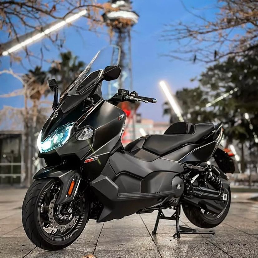 miferso's tweet photo. Qué bonita es la #Maxsymtl508 😍 Nos tiene enamorad@s 🖤 No nos cansamos de verla 🚀

#sym #scooter #motorbike #maxsymtl #maxsym #maxiscooter #miferso #santander #cantabria https://t.co/cM4gZOE62Z