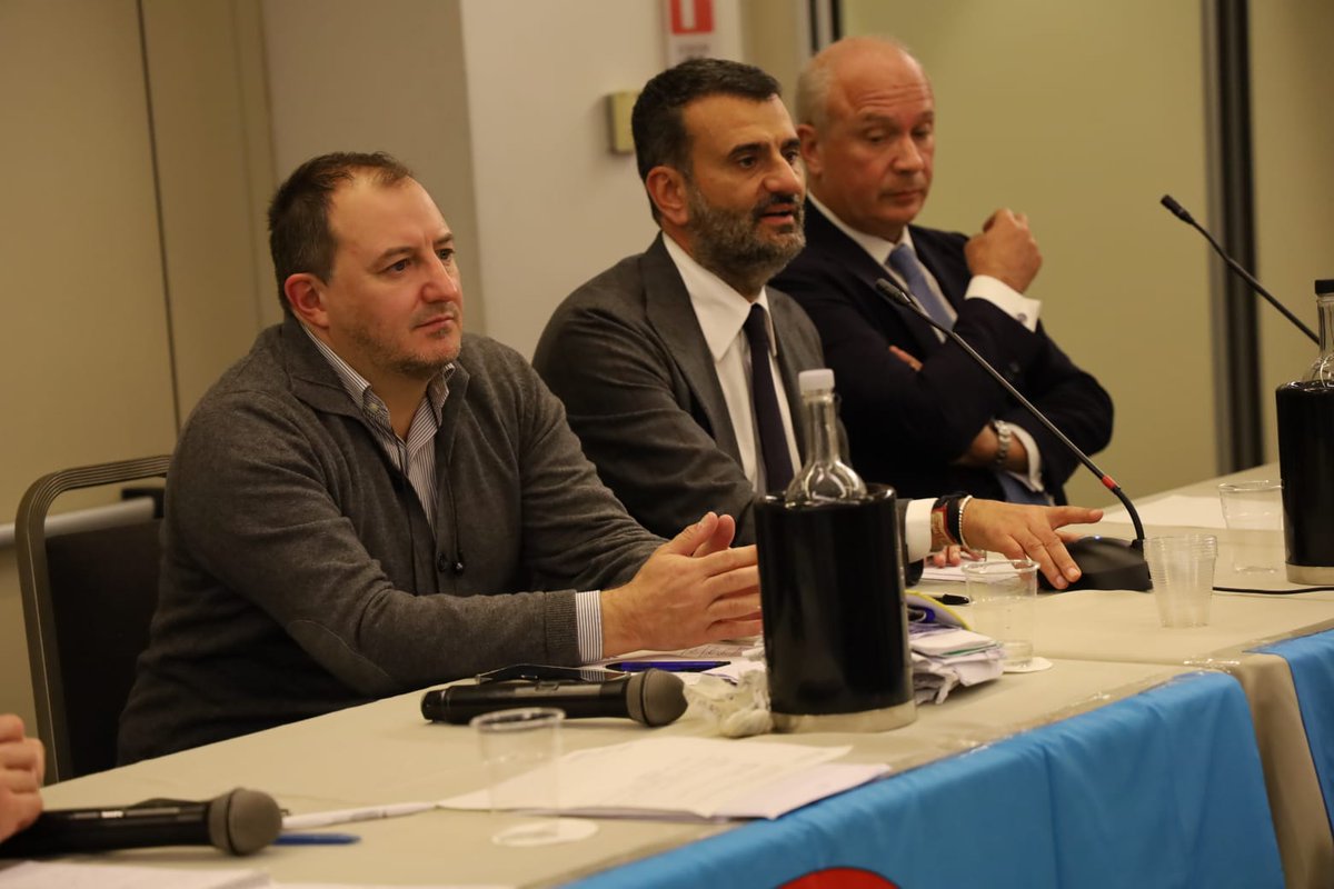 Uilcanetwork's tweet photo. Esecutivo Nazionale #Uilca

@Antonio_Decaro sindaco #Bari e presidente @comuni_anci: è giunto il momento che la #PopolarediBari diventi il perno su cui costruire una banca per il Sud. La banca del territorio intercetta meglio i bisogni di cittadini e aziende

#UilcaConLePersone https://t.co/xtUsonifpK