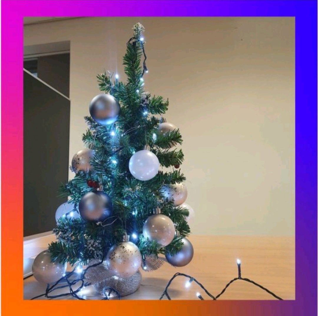 Christmas has arrived at Onyx HQ!!

Just like us, our tree is small but mighty🎄

#Christmas #Office #ChristmasTree
