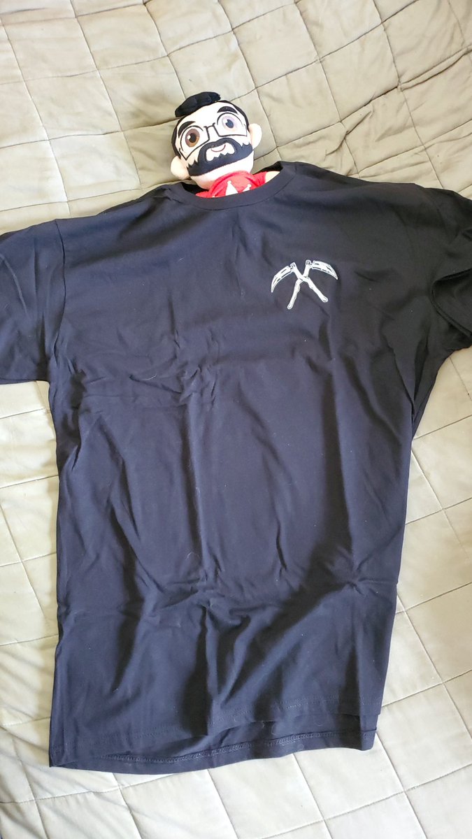mrmustachio3's tweet photo. A little to big for him but fits me perfectly thanks @FrameRateMerch! https://t.co/ALKq1xGli7
