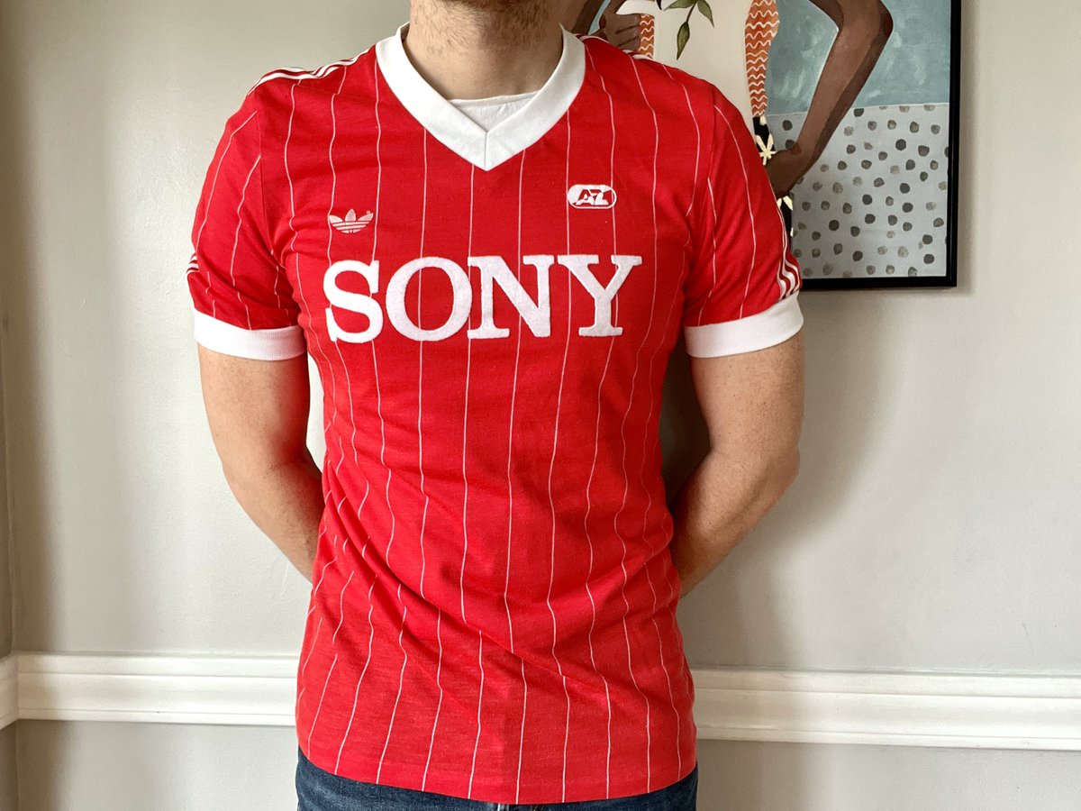 SustainableArch's tweet photo. 1983-84 AZ Alkmaar - matchworn/prepared Home Shirt

Adidas + 80’s = 😘👌

Felt sponsor and tiny crest, this comes with a felt number set as well. The white pinstripes are so classy.

If you don’t have an 80’s adidas shirt, it is well worth it, particularly matchworn! https://t.co/X1nsV3yINn