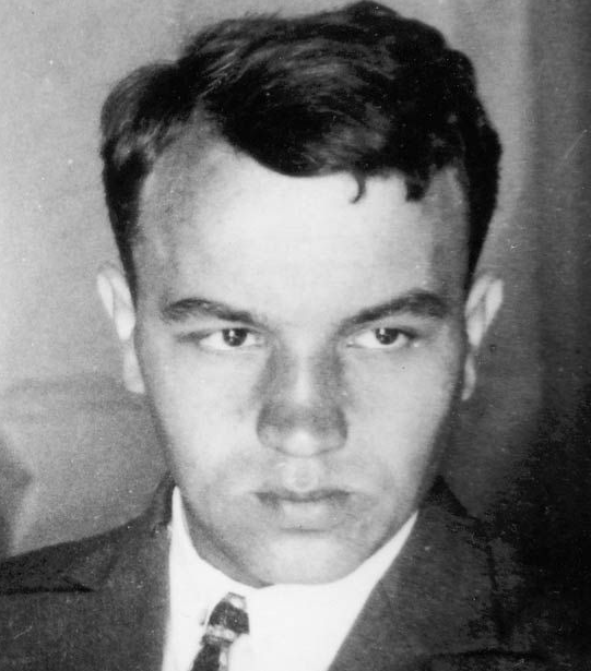 sublunaryeds's tweet image. Coming in June of next year, we're thrilled to bring you the literary debut of one of the most important Polish writers of the early 20th century, Józef Czechowicz.

THE STORY OF THE PAPER CROWN, translated by Frank Garrett (@limmoraliste): sublunaryeditions.com/products/the-s…