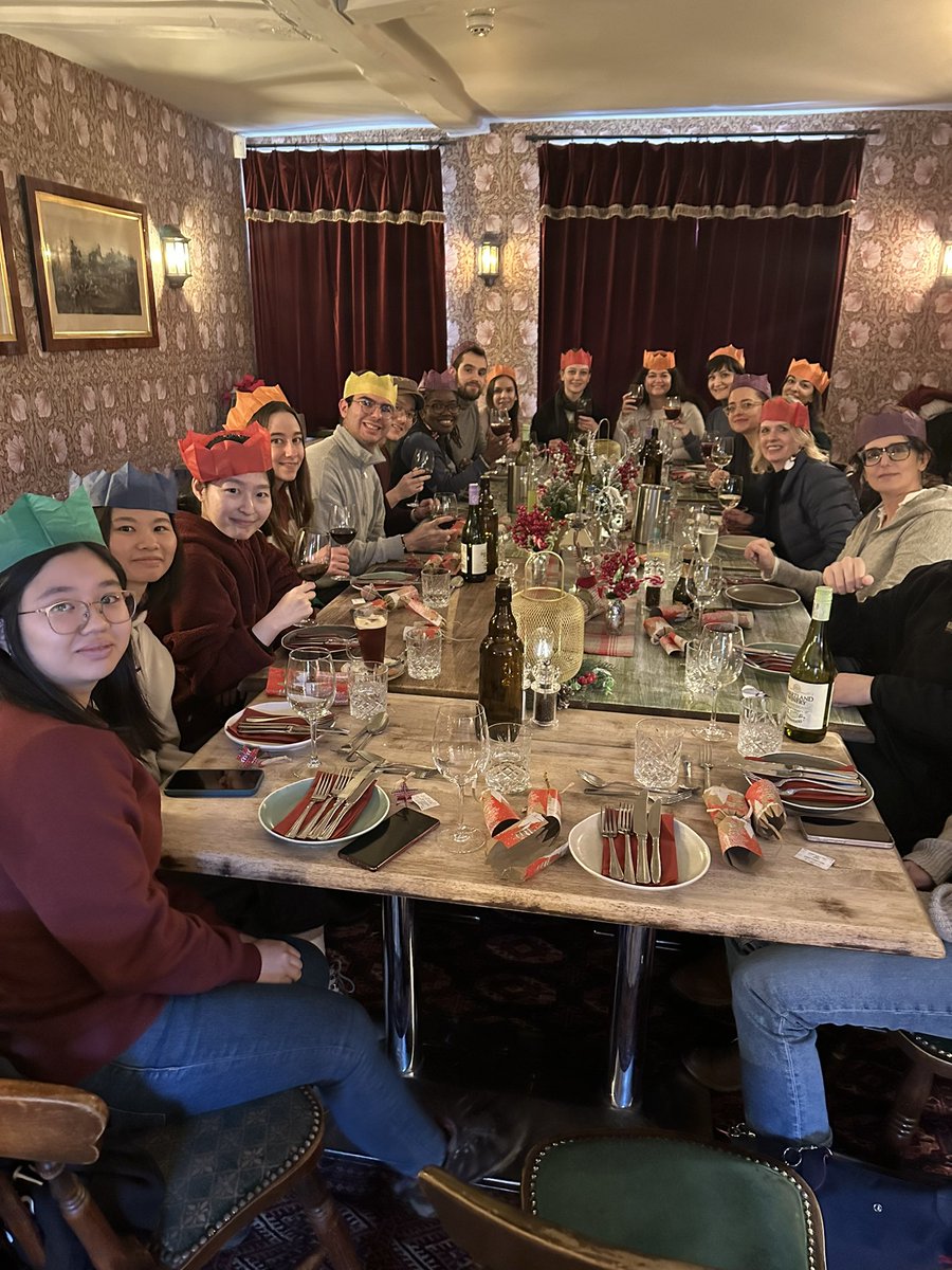 giulia_casal's tweet photo. Christmas Day out with the Lloyd and @Riccio_Lab 🎄 @ar888 @EmmaSLloyd97 @guillem_modol https://t.co/B8svVMjM5l