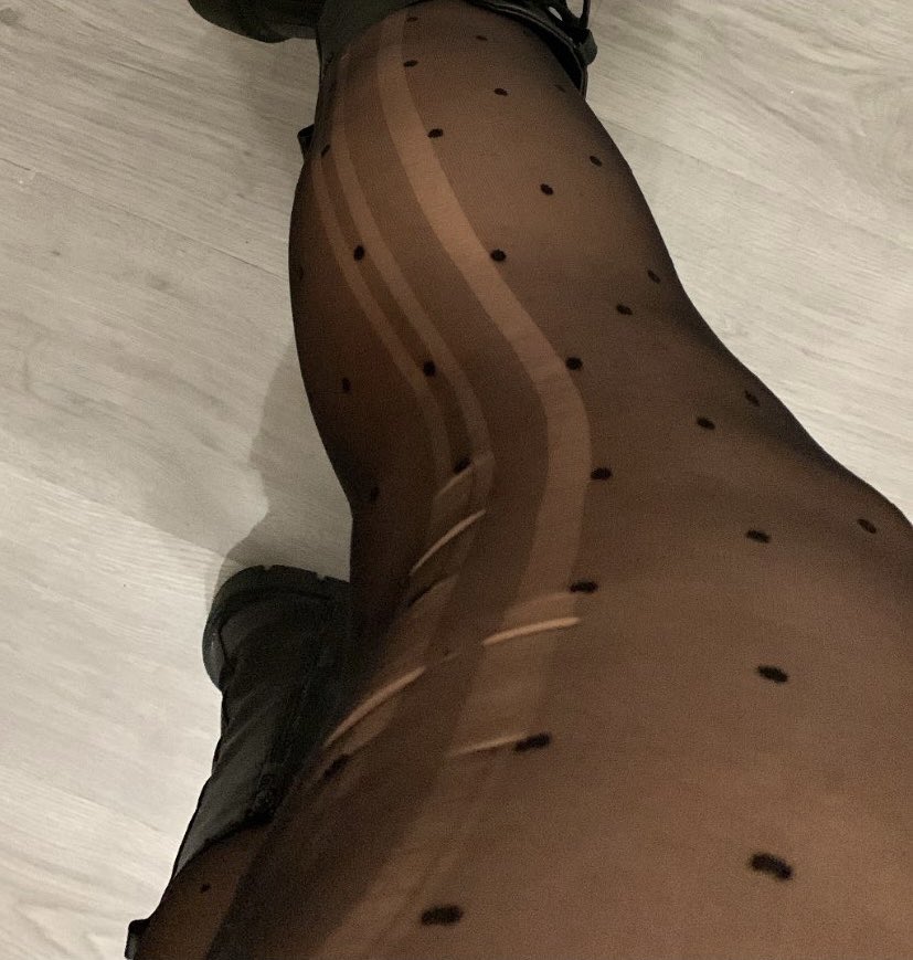 _robertasouza_'s tweet photo. Mi novio dura más en la cama que vuestras medias @TweetCalzedonia 
#calzedonia #estafa #verguenza https://t.co/ATZ2IkkU15