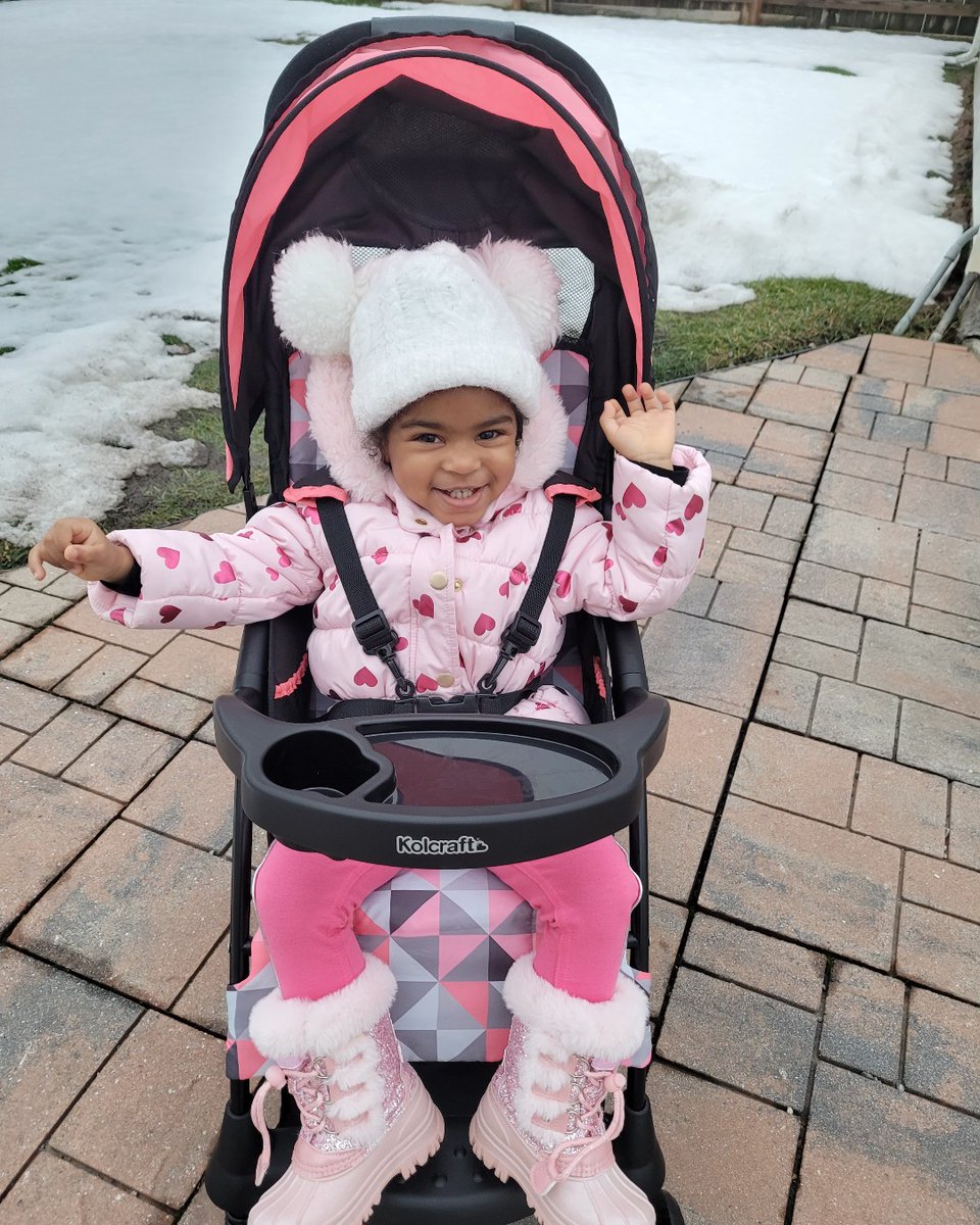 Going on a stroller ride is always fun with a cool stroller! 

📸: @MissShaylana