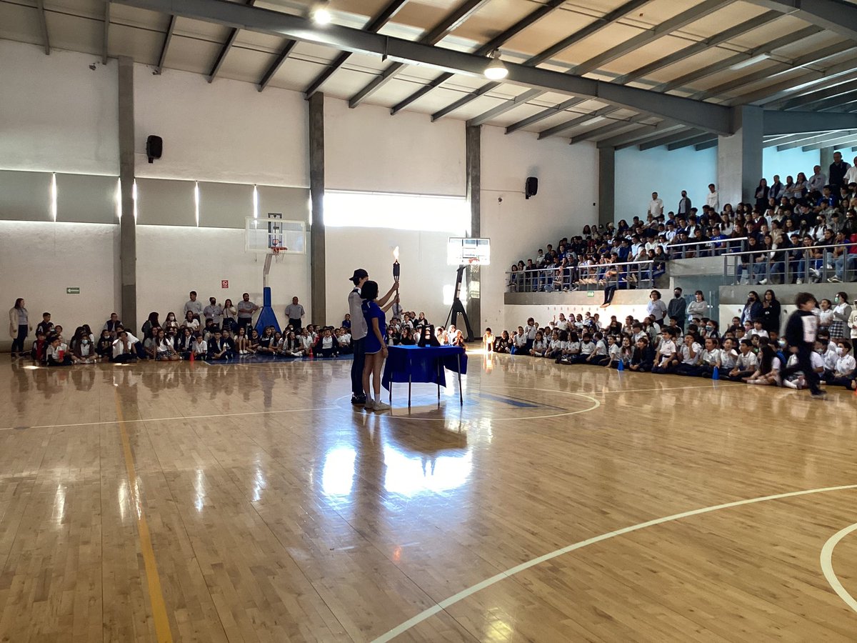 CSBoficial's tweet photo. ¡En nuestro colegio, vivimos la cultura del deporte y la sana convivencia! #Olimpiada2022 #somosCSB #blancos #azules https://t.co/39y34iXtIT