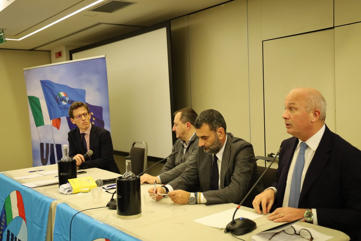 Uilcanetwork's tweet photo. Cristiano Carrus, AD Banca #PopolarediBari all'Esecutivo Nazionale #Uilca: la digitalizzazione viene considerata la risoluzione di tutti i mali ma il fattore umano è ancora cruciale per alcuni servizi bancari

#UilcaConLePersone #5dicembre https://t.co/K4VmxvEBTC