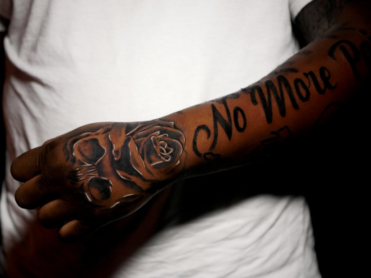 alclaymist's tweet photo. ✍🏾
Books open for December🗓
Houston Tx📍
#tattoo #houstontattooartist #houston #handtattoo #skull #rose #tattooartist https://t.co/1xUUOR0lfu