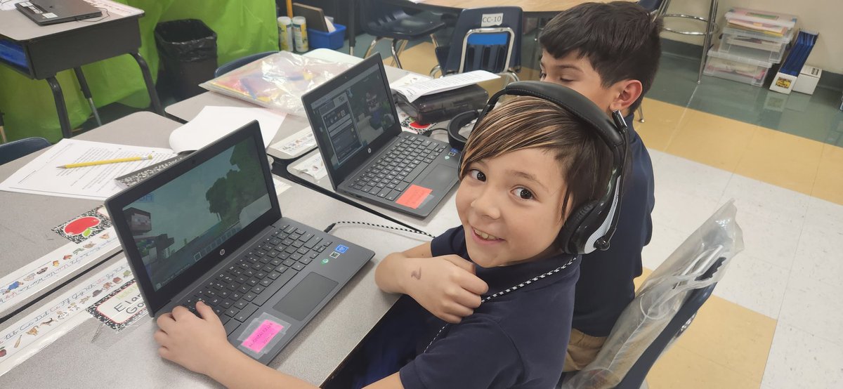 ISofiaCarbajal's tweet image. Our Mighty Hawks had loads of fun coding today!! Getting all kids to join in on the same day is easy when you have amazing colleagues like @CHESlibrary2 and @CHES_Counselor willing to help carry the torch! 🧑💻👩🏽💻🔥#HourOfCode2022 #THEDISTRICT #YISD @SophiaVFierro1 @ycastillo_CHES