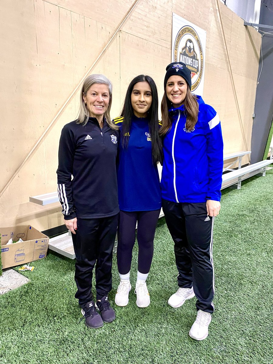 sarahmoorji's tweet photo. Part 1/2 ! Had a blast delivering 50 books to the St.Edmunds Soccer Academy and spending time with my fav coaches. It was so nice to see all the aspiring athletes during the process ❤️

If your unaware of this initiative please check out 

https://t.co/2BtWpxSVXF https://t.co/s4OOEdIQxw