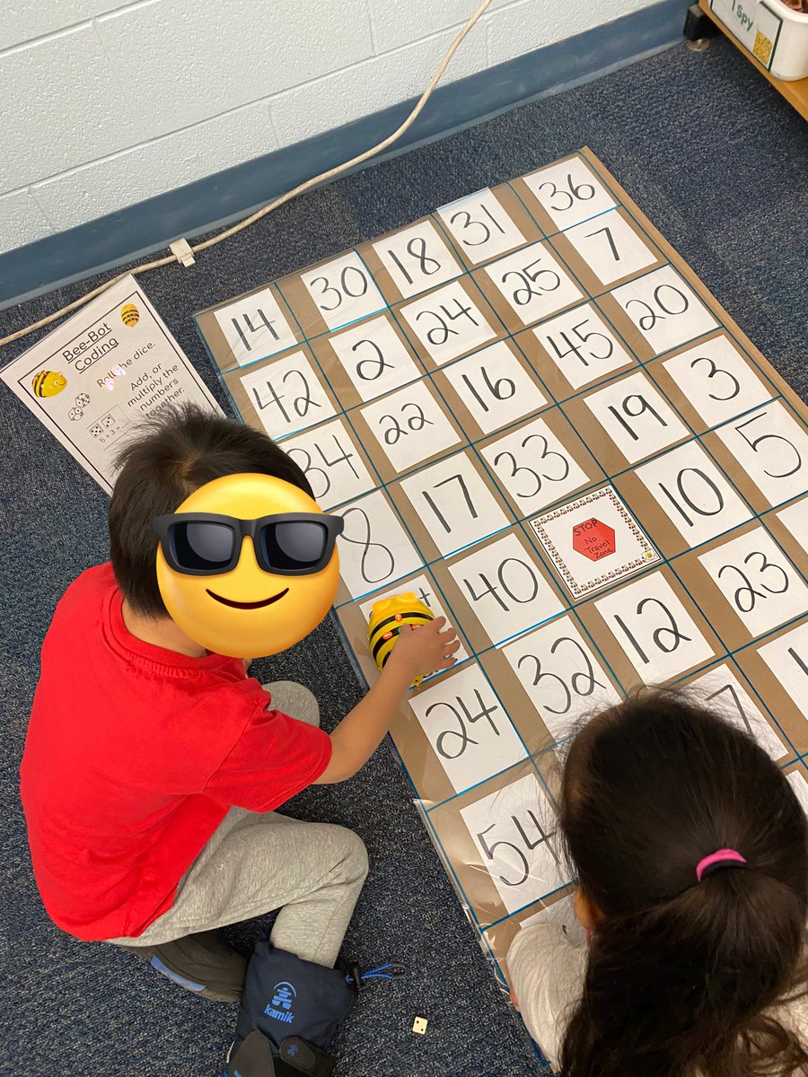 WilshireLibrary's tweet image. Kindergarten Coding. #CSEdWeek2022 #HourOfCode #MonthOfCode #ONSchoolLibraries