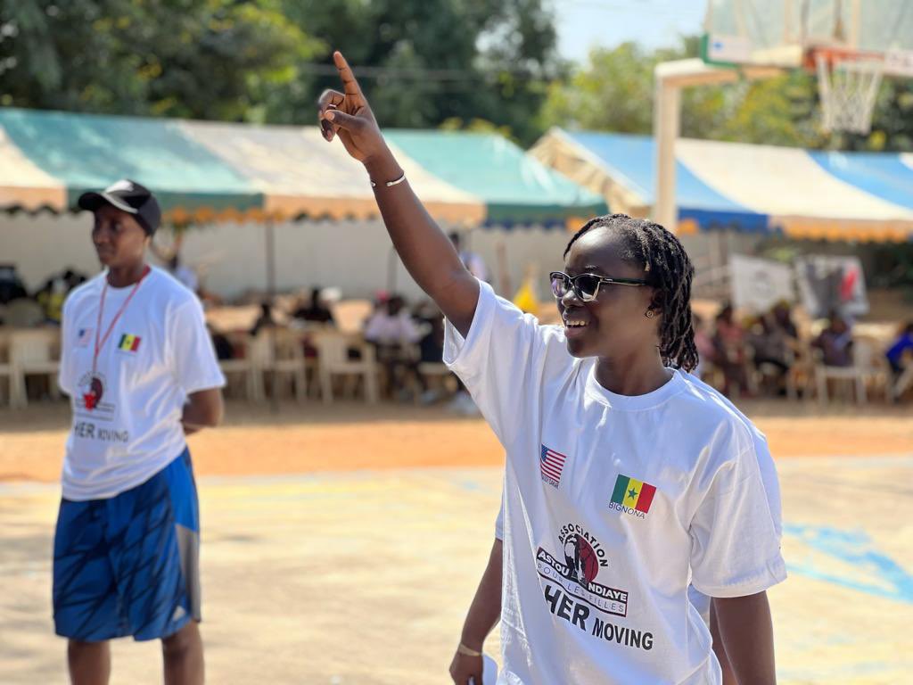 Week-end Sportif <a href="/anj/">Anjanette</a> #CCAsedhiou #Nafoore Nos Pts Focaux ont animé 2 sessions sur l’estime de soi pour les filles ados et jeunes basketteuses durant le camp des filles de Bignona sous l’initiative de l’Assoc Astou Ndiaye accompagnée par @ambassadeUSASn.Merci pour ce partenariat