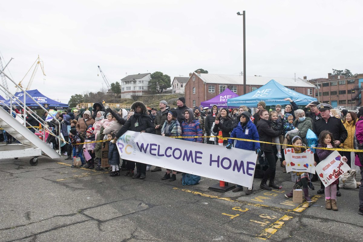 A Great Navy day! 

Thanks so much to our MND to be there with our loved ones to welcome our sailors back home. 
#BravoZulu VAN &amp; WIN, now go enjoy your well deserved leave.