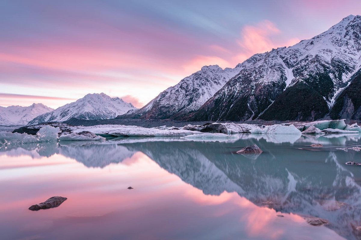 Landing among spectacular formations is the start of an unforgettable experience. Topped with this rosy meadow sky, we certainly appreciate nature's touch of magic. 🌄😍 
📍Mount Cook National Park, NZ 
📸: Thanks to @yyljhjana on IG for this shot! 
.
.
#ThePlacesofTomorrow