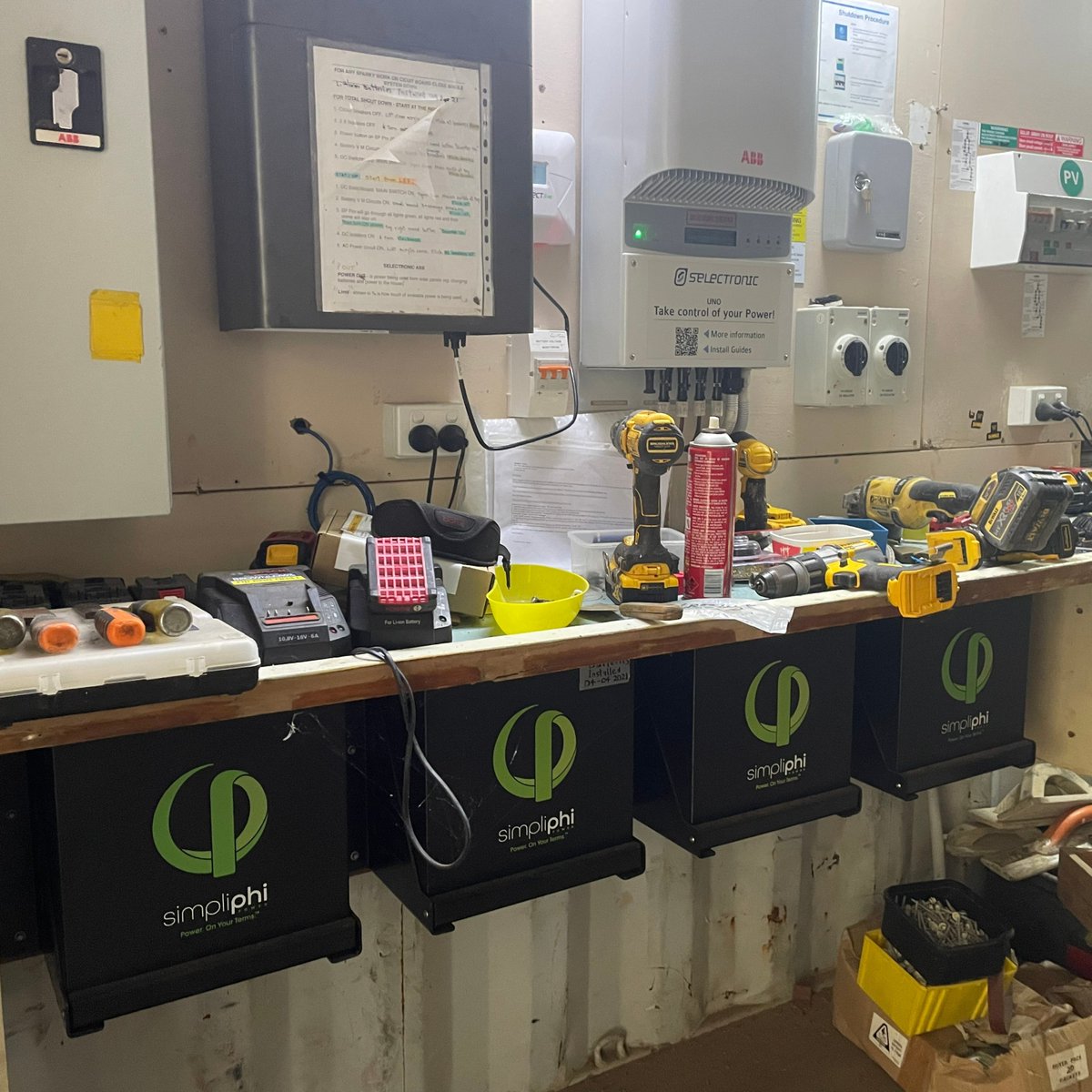 Briggs_Energy's tweet photo. ⚡️#SimpliPhi | @BriggsStratton  believes in #empowering #smallbusinesses globally. In partnership with It's Time Foundation, this small ice cream shop in rural #Fiji is a haven for sweet and fruity treats and is reliably powered by #PHI batteries. Which flavor would you choose?🍧 https://t.co/9vjy17P5xP