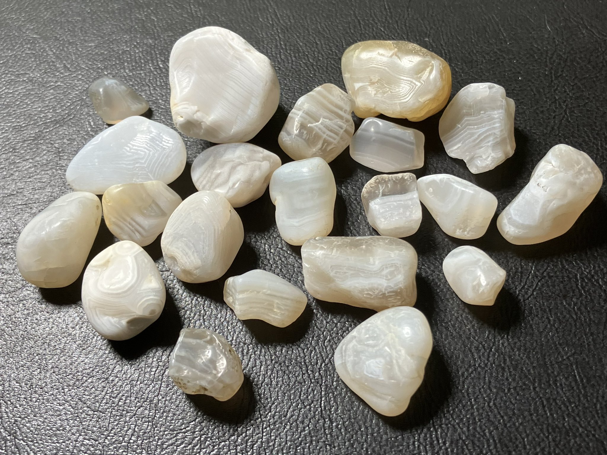 錦石　青メノウ勾玉 錦石 青メノウ勾玉 アゲート製 青の勾玉 錦石