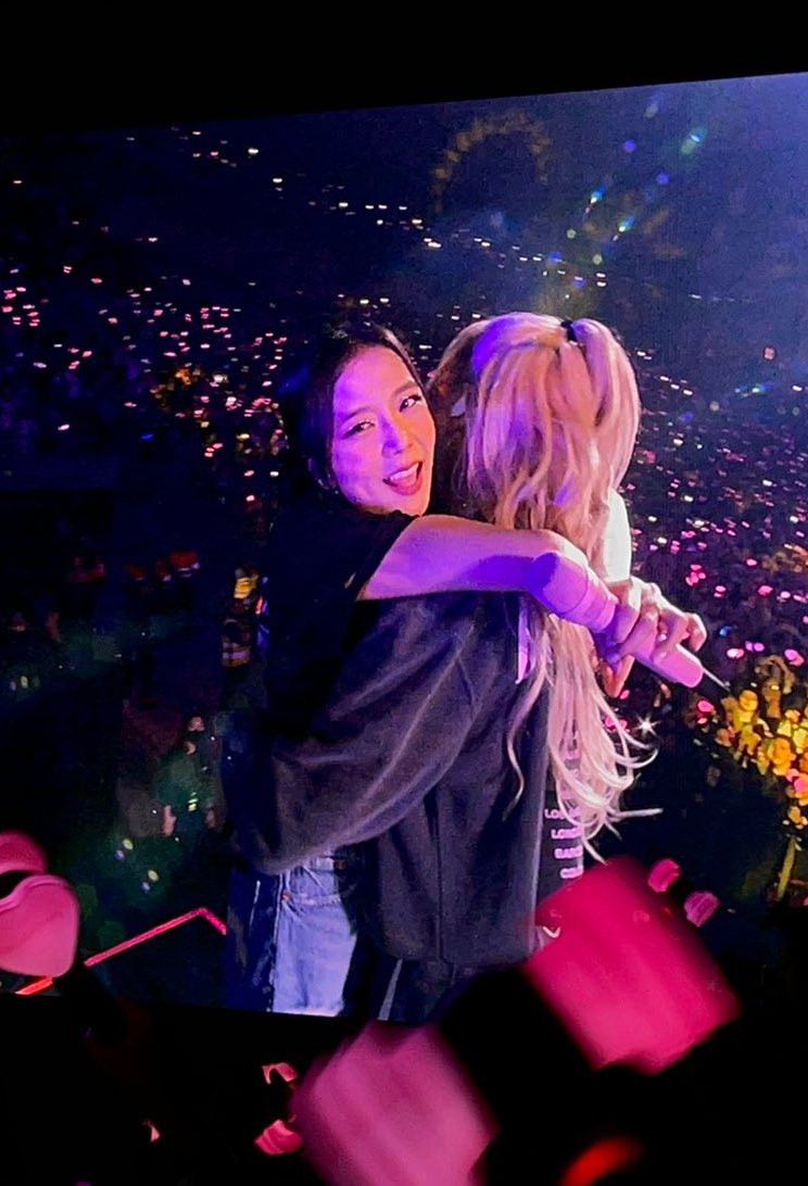 jpgchaesoo's tweet photo. another angle 😭 https://t.co/oAssAJQqmQ