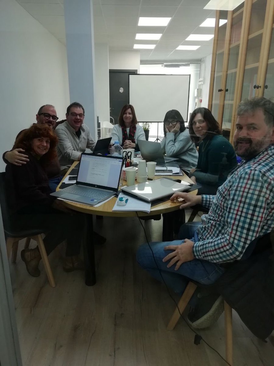 amposmusicos's tweet photo. Jornadas muy productivas de la Junta Directiva de @amposmusicos en nuestra sede de Molins de Rei que han concluido con la firma del acuerdo de colaboración con L’institut de fisiologia i medicina de l’art de Terrasa. @JaumeRosset #AMPOSportusalud https://t.co/s2HqEJ5KC7