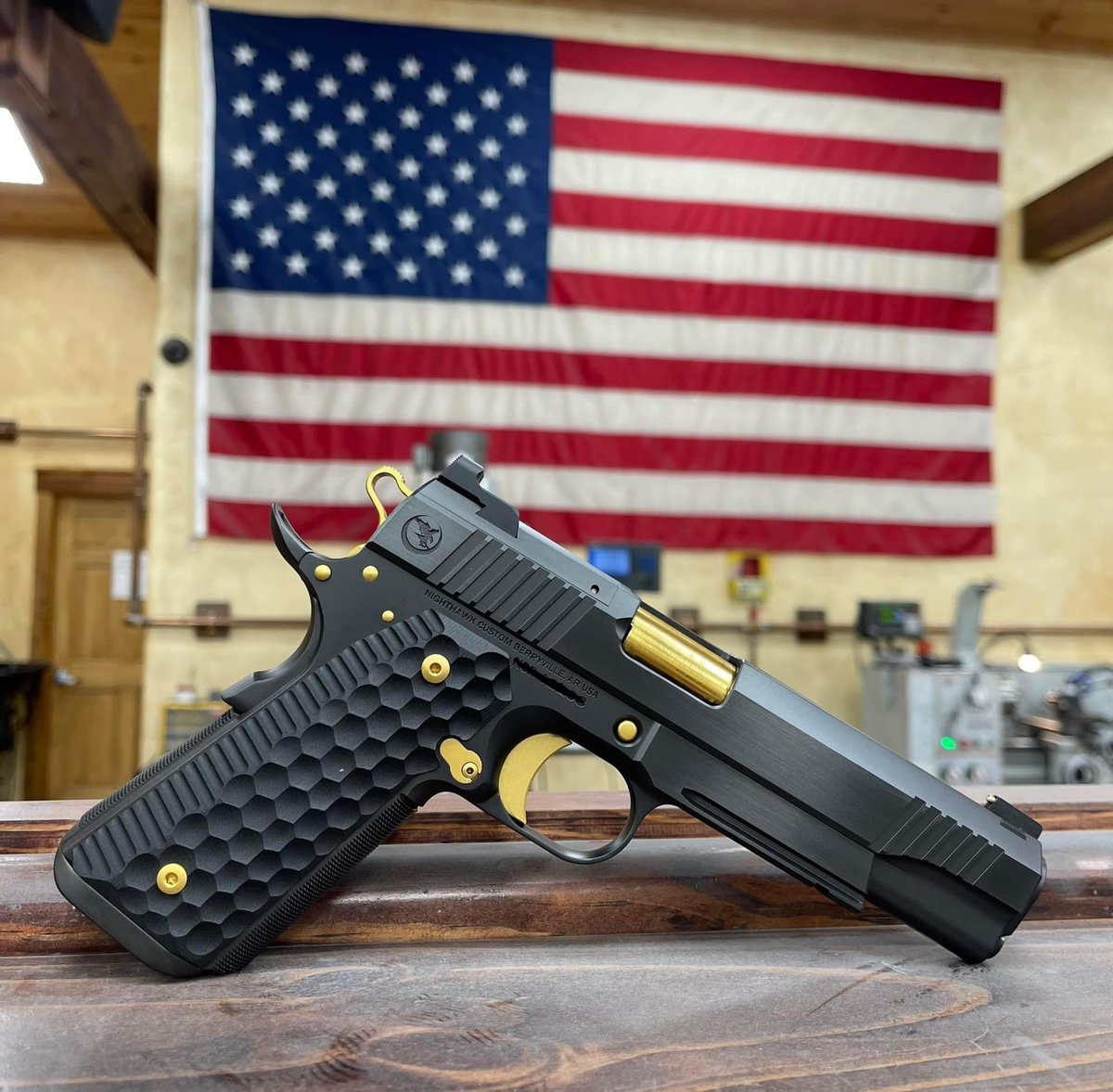 Wicked War Hawk we built for our friend @DonaldJTrumpJr 🇺🇸

Yes it’s 10mm, and yes he’s going to hunt with it. Go get something with this bad boy! 

#NighthawkCustom #Custom1911 #WarHawk #10mm