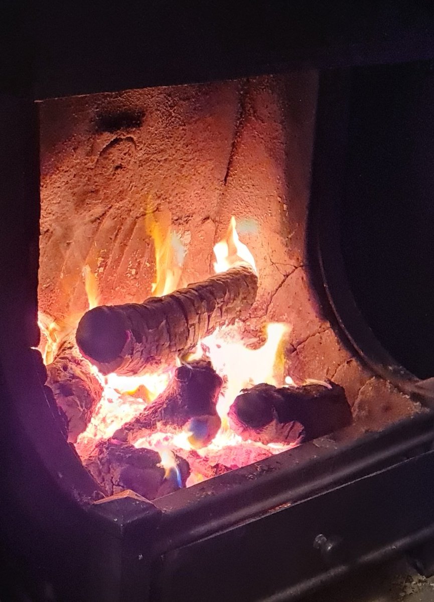 no1sunkfarmer's tweet photo. And this is why i do this π₯π₯ She's slinging some serious heat out these are sycamore limbs not trunks that i split. #gotasweaton https://t.co/dxsgdYq1K0