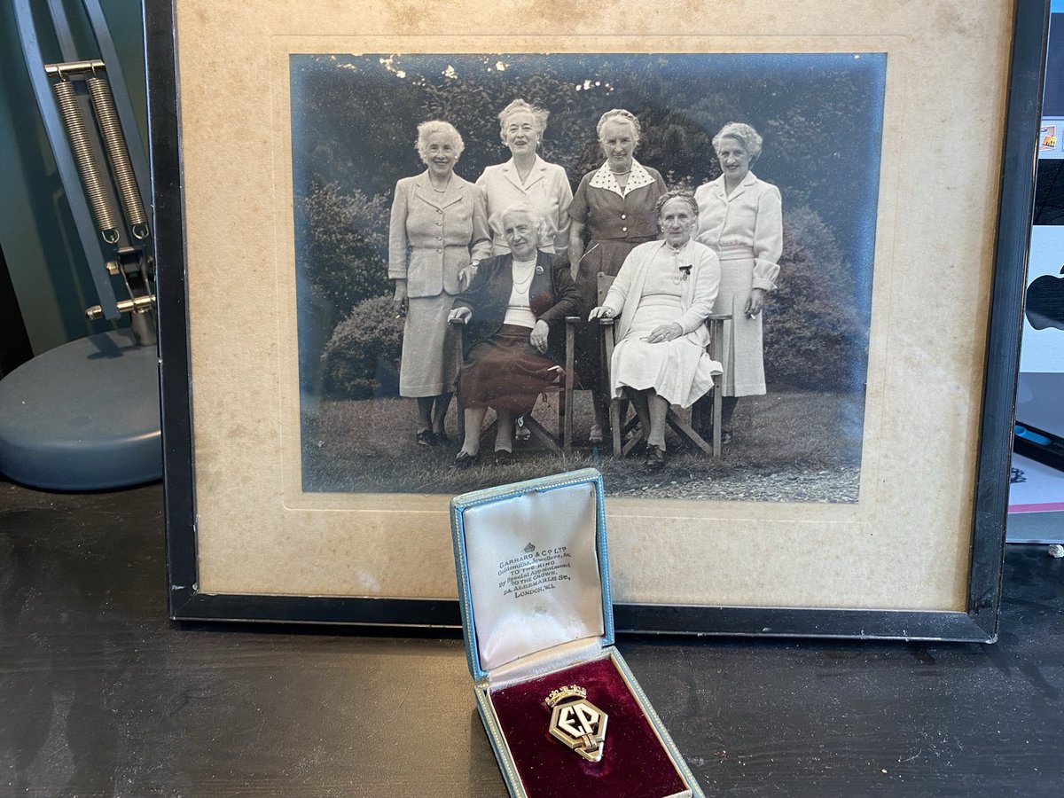 Rosie is a descendant of the Staffords of Baldwinstown House that just appeared on #sellingirelandsdreamhomes The Stafford sisters are pictured in the garden of the house here. The pin, now Rosie’s, was given to Maureen Stafford by the Queen for acting as her midwife @Gilleeece