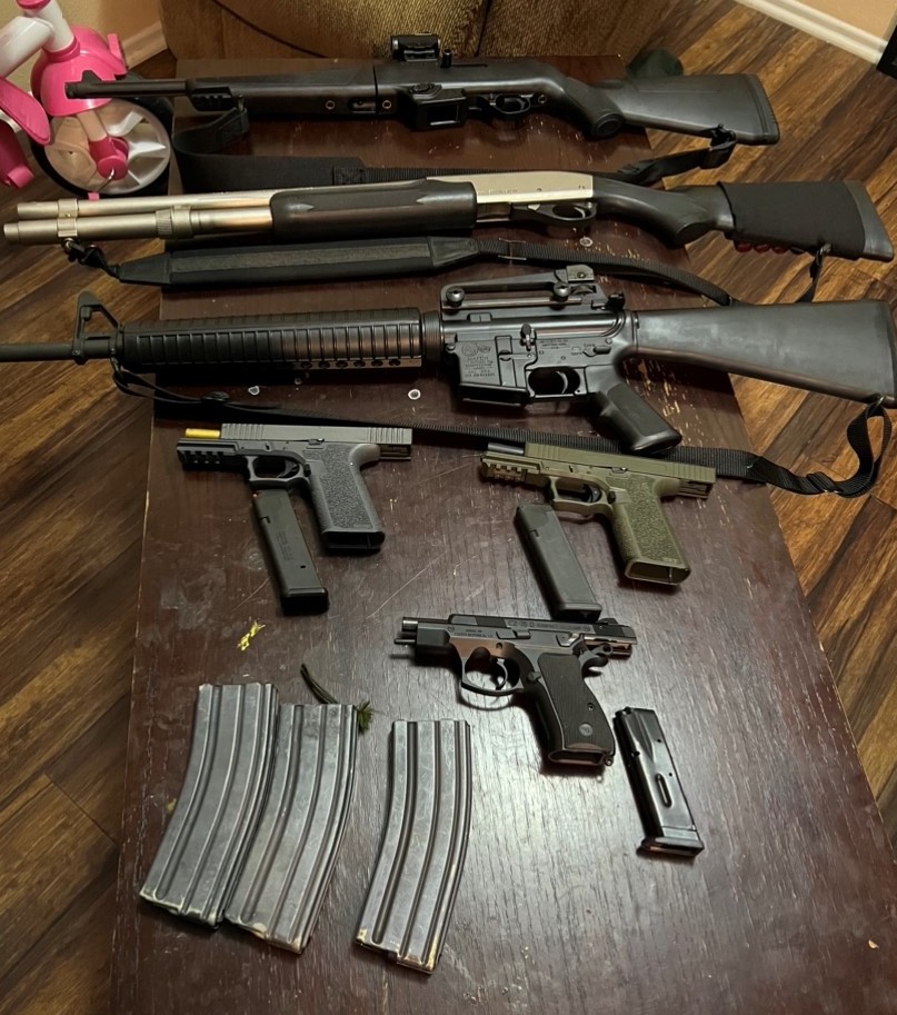 SupervisorCook's tweet photo. Another successful week of #OperationConsequences!
Search warrants in Apple Valley, Hesperia and Victorville resulted in 30 felony arrests, 22 seized firearms (11 unserialized ghost guns), and the recovery of illegal narcotics.
Well done!
https://t.co/JA9wN2zarb https://t.co/mjh1fUuxX0
