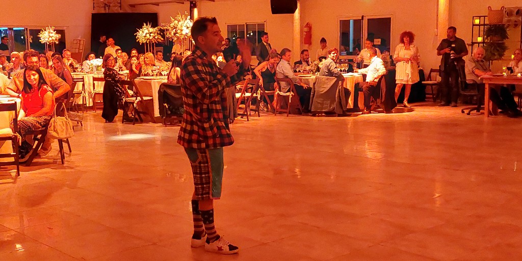 WorldMusicBA's tweet image. Presentamos a @NazarenoMotola en Ezeiza con motivo del casamiento de Viviana y Andrés.
►Mirá el evento aca: worldmusicba.com/nazareno-motto…
_
#NazarenoMottola #humorista #comediante #comico #humor #comedia