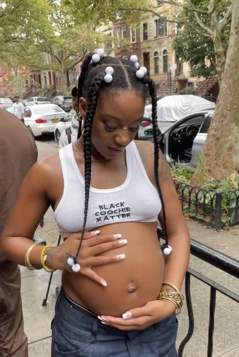oshuniverse's tweet photo. 👶🏿🥛https://t.co/VDHfbu9FtY https://t.co/Hv7MnLFqNa