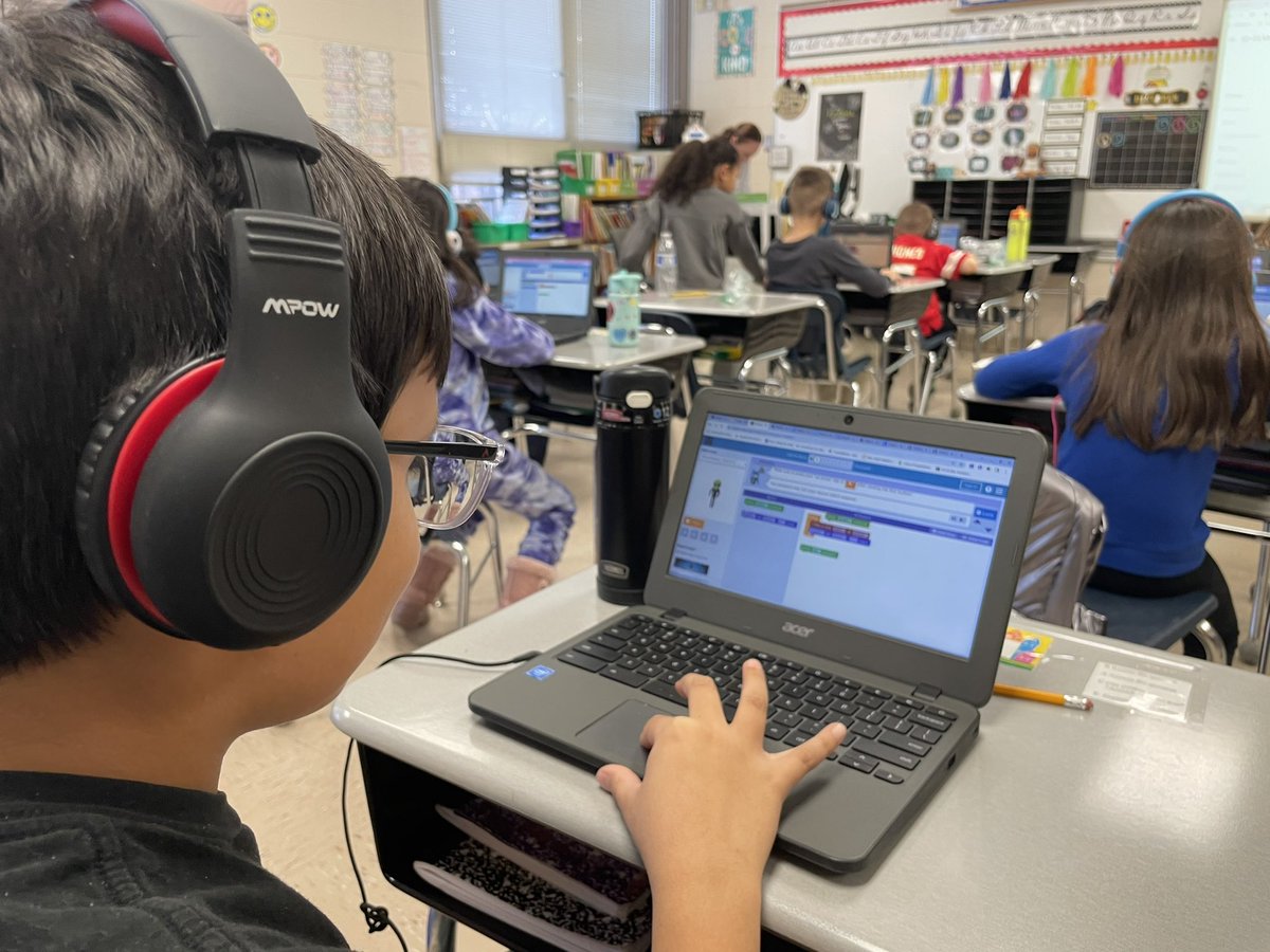 AsherHolmesES's tweet photo. Today, our Asher colts code! 💻 #CompSciNJ #CelebratingProgress #HourOfCode @MTPSNJ @Morgan_Gross https://t.co/B7yIRX7B8J