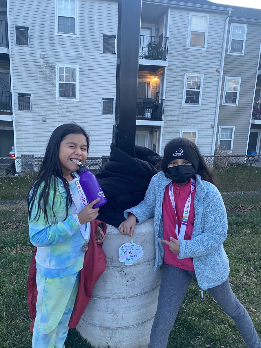 MrsWheelerFCPS's tweet photo. And that’s a wrap on our fall season of #gotr! 
Today we had a party and finished up the community service project! 
Waverley community if you are in need of winter coats, scarves and gloves be sure to stop by the Waverley area and pick something up. https://t.co/EyvxjdTbH9