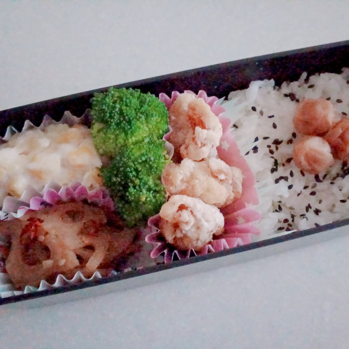 Ri311's tweet photo. おはようございます
今日はから揚げ弁当( ´・∀・｀)

#お弁当
#お弁当記録 https://t.co/xKWWkqwA5z