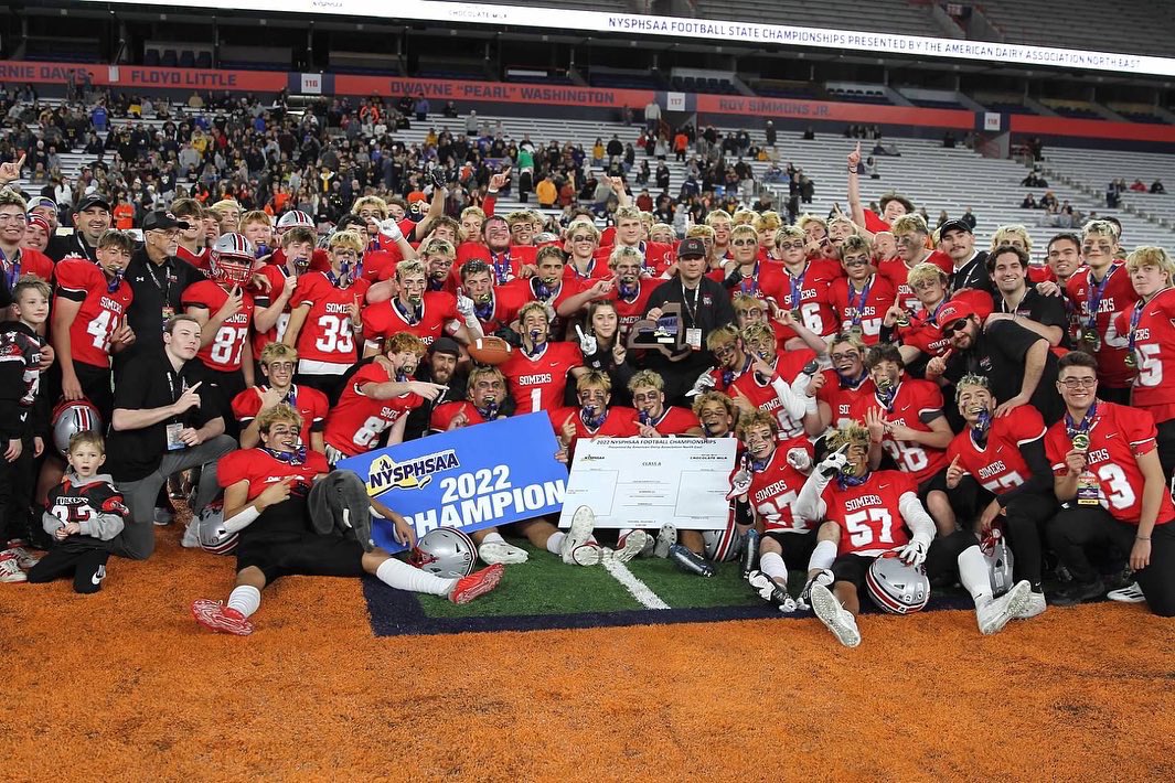 Evan_Lasseter13's tweet photo. Honored to have had the opportunity to coach @SomersFootball this season. Undefeated New York State Champions. So proud of the growth this group displayed throughout the entire season. 

@wes_football 🔜 https://t.co/Ly2xNxJ4eD