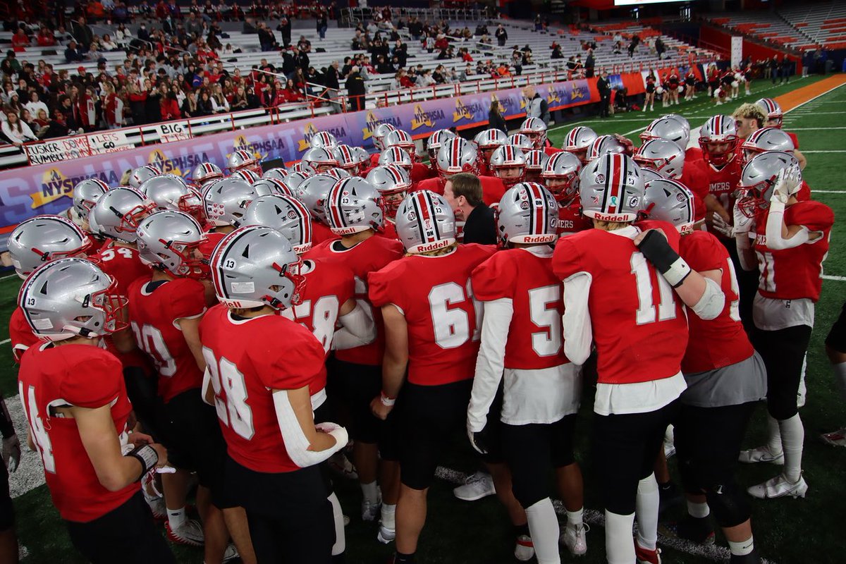 Evan_Lasseter13's tweet photo. Honored to have had the opportunity to coach @SomersFootball this season. Undefeated New York State Champions. So proud of the growth this group displayed throughout the entire season. 

@wes_football 🔜 https://t.co/Ly2xNxJ4eD
