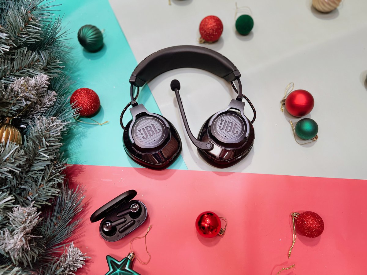 JBLQuantumANZ's tweet photo. Day 6 of #JBLXMAS 12 days of giveaways
Bought something from the JBL QUANTUM range this year? Head to our website, leave a review of your product, tweet a screenshot of your review + tag us for your chance to WIN a JBL QUANTUM 810 + TWS earbud set. https://t.co/o3qK2RKuj5