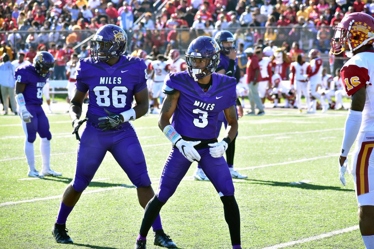 JoshLee17_'s tweet photo. Blessed to receive my 1st Offer from Miles College 🙏🏾🙏🏾@MilesCollege @CHSREDDEVILS @Tufacene99Lyles https://t.co/thrYBcURgV