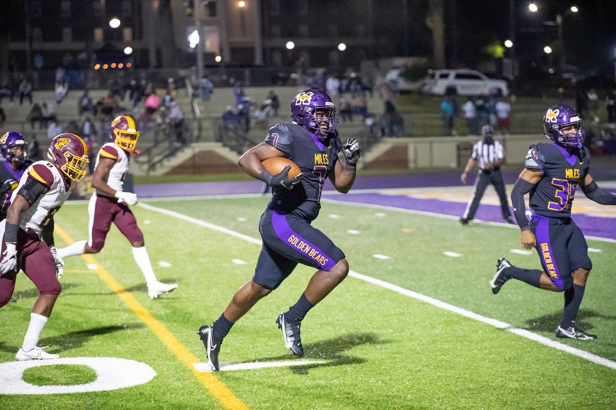 JoshLee17_'s tweet photo. Blessed to receive my 1st Offer from Miles College 🙏🏾🙏🏾@MilesCollege @CHSREDDEVILS @Tufacene99Lyles https://t.co/thrYBcURgV
