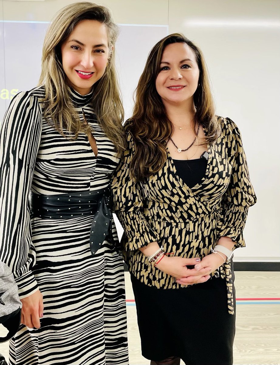 CDuranCo's tweet image. Tuve el honor de apoyar el ecosistema 🚀🇨🇴de la mano de la MinTIC @SandramUrrutia en #DataJam2022 Desde @URosario evaluamos iniciativas de #TransformaciónDigital para superar retos de transparencia, anticorrupción y usar tec para construcción de paz. Gracias @sikuaninet y @USAID