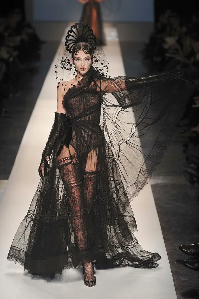 aemisias's tweet photo. Jean Paul Gaultier, SS09 https://t.co/GnenzDAcTc