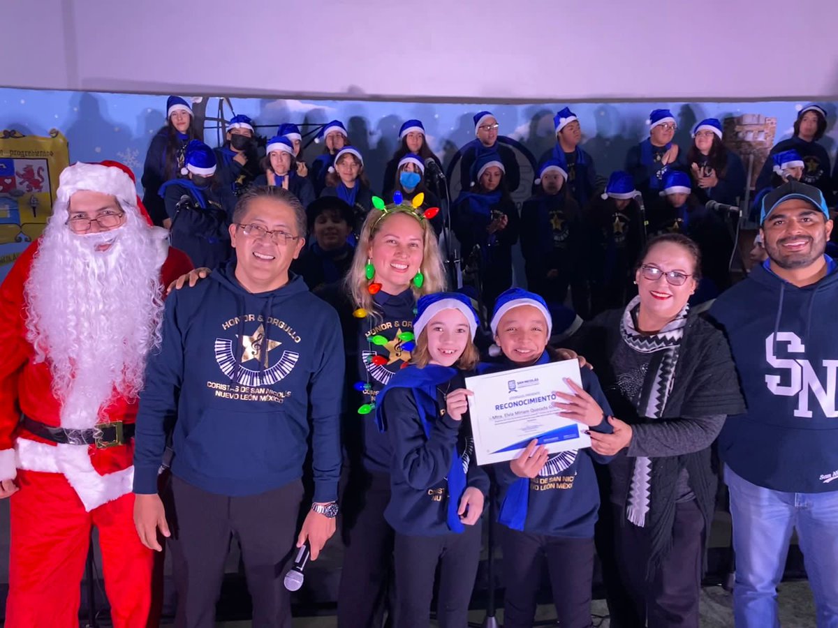 GobSanNicolas's tweet photo. #OrgulloSN🌟 | El domingo 4 de diciembre, la comunidad disfrutó de una noche mágica al compás de los coros nicolaítas que se presentaron en la Concha Acústica de la Plaza Bernardo Reyes para el especial de Villancicos Navideños.

@daniel_carrillo https://t.co/cCw4rDzIX8
