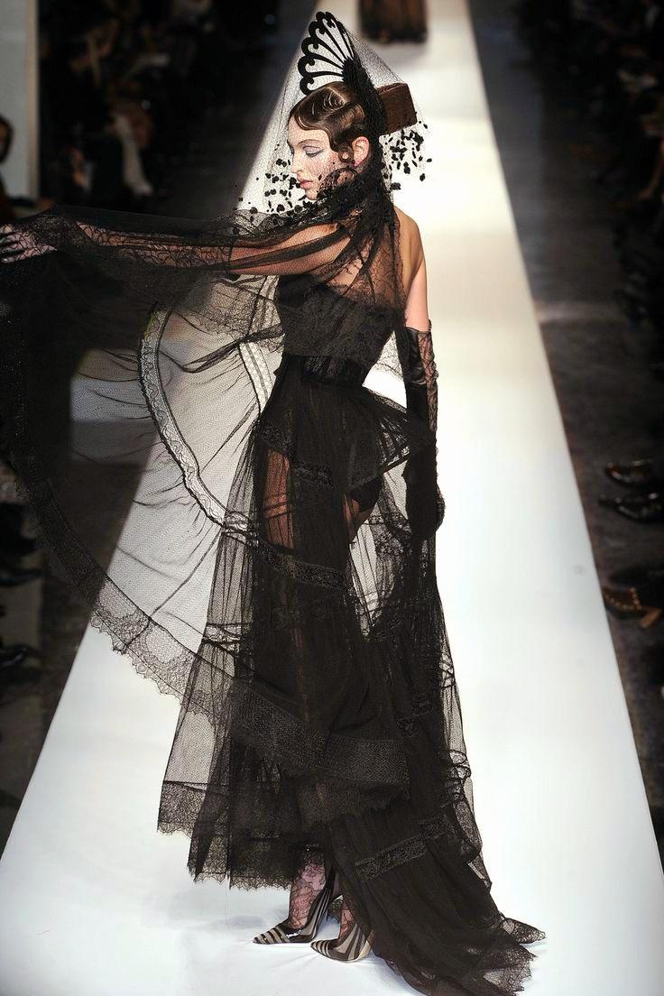 aemisias's tweet photo. Jean Paul Gaultier, SS09 https://t.co/GnenzDAcTc