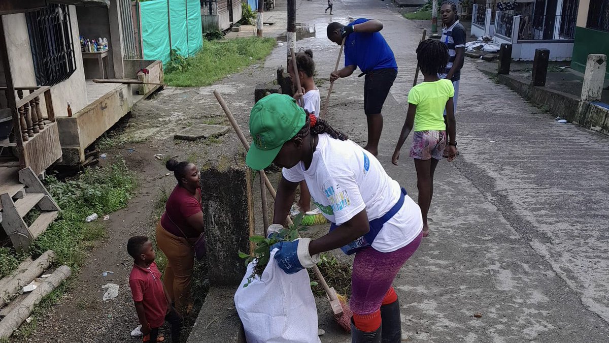 rappacifico's tweet photo. Desarrollamos de la mano con el Comité de Impulso Pacífico Medio una jornada de limpieza y embellecimiento en el barrio Santa Mónica de Guapi, Cauca, en donde participaron activamente ciudadanos del sector, en la recolecta de residuos sólidos… https://t.co/r7Z0dHJrsN