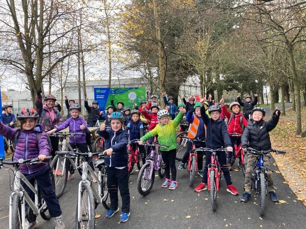 LimkGreenBikes's tweet photo. It was an absolute pleasure to provide bikes to team #Ogras from Banogue National School last Friday when they cycled the #LimerickGreenway.
What a really amazing bunch of young people they are!
#limerickgreenwaybikehire #banogue #irishlanguage
@Banogue_ns @OgrasOgras https://t.co/HyNMLo72yM