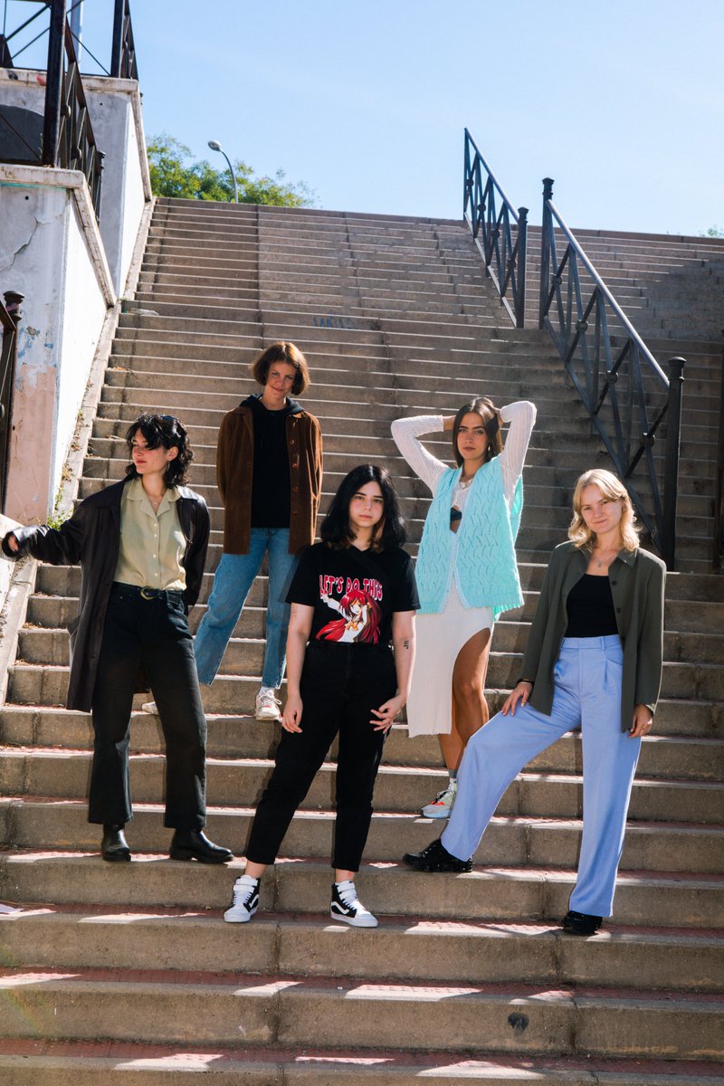 Prepárate para sacudir esas dudas del corazón al ritmo de ✨ #YCómo ✨ de <a href="/xbrattyb/">bratty</a>  Ft. <a href="/hindsband/">hind𝓼 ☻</a> . 
¡Dale play!
sptfy.com/Mst6