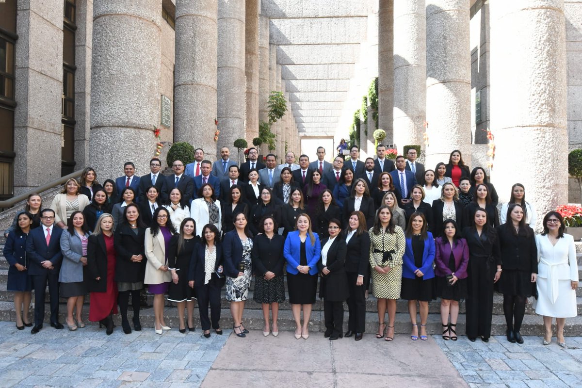 OAJ_Mex's tweet photo. Hoy tomaron protesta 68 juezas y jueces, 56 resultado del 4.º concurso abierto de oposición especializado en materia de trabajo y 12 más del primer concurso interno de oposición escolarizado especializado en el #SJPA. 

¡Felicidades por su esfuerzo y compromiso! https://t.co/JJqwEDvycc