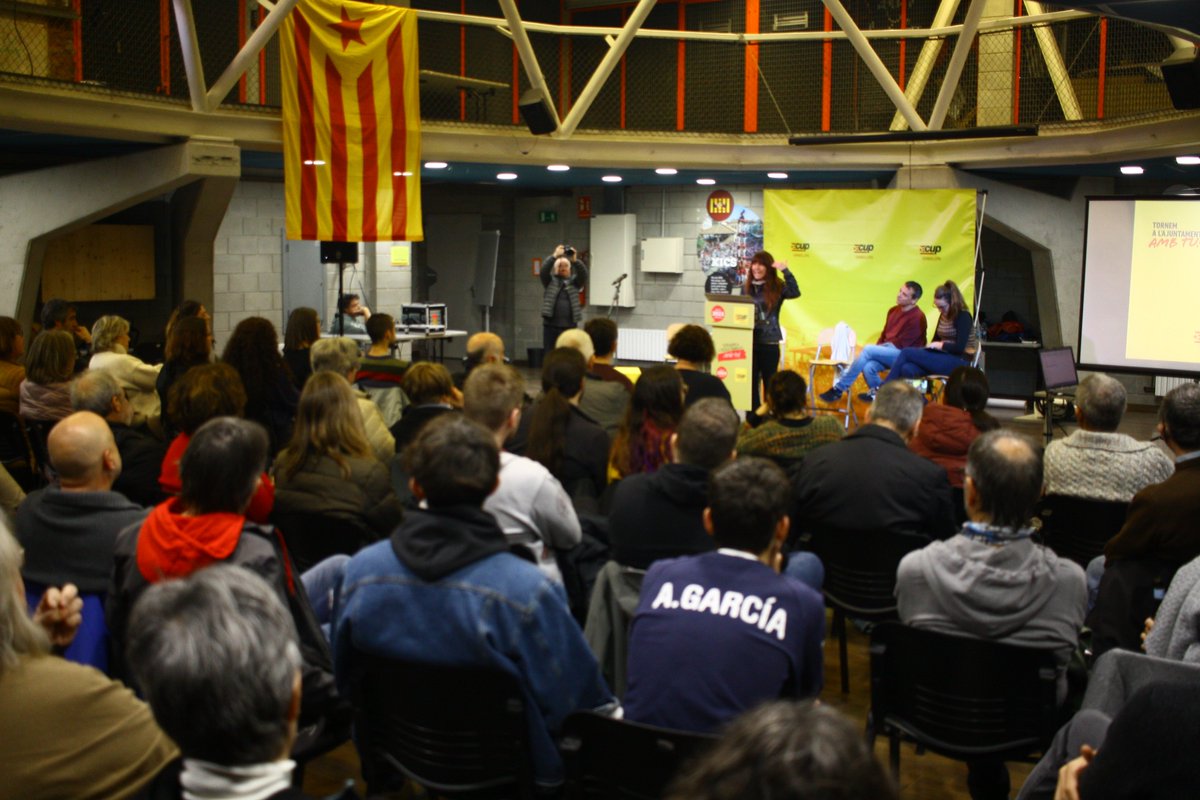 CUPGranollers's tweet photo. La sala de l'Aplegador plena per conèixer la candidatura de la CUP a l'ajuntament de #Granollers de 2023

@Somriuidiu, candidata del 2019, dona la benvinguda a la primera part d'intervencions amb la Maria Oliver, l'Hug Lucchetti i la Mireia Vehí 

#Objectiu2023GRN https://t.co/jKnDMCINl1