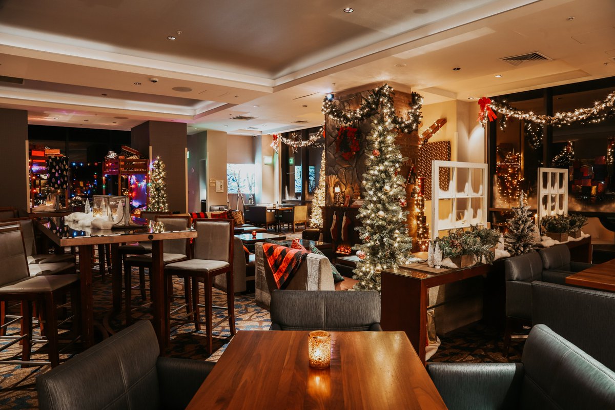 GrandHyattSD's tweet photo. Over the Top Holiday Lounge is now live at Top of the Hyatt! 
Full culinary menu and specialty cocktails available🎄
Open daily from 3pm - 12am 
Ages 21+ after 6:00 pm 
https://t.co/XyM0xJQLnA

#sandiegochristmas #sandiegoholiday #sandiegofood #sandiego #downtownsandiego https://t.co/IwwrmO1aE6