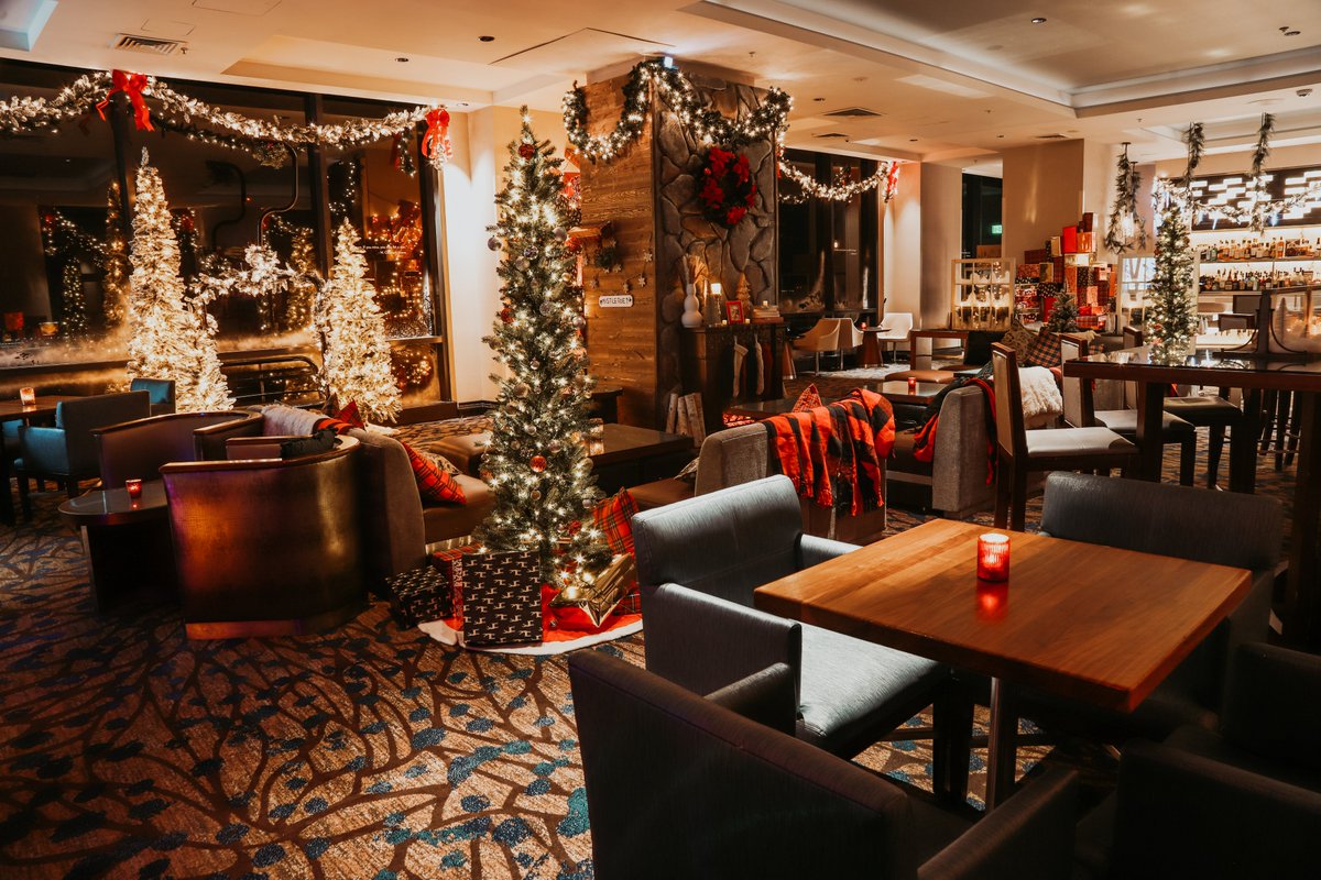 GrandHyattSD's tweet photo. Over the Top Holiday Lounge is now live at Top of the Hyatt! 
Full culinary menu and specialty cocktails available🎄
Open daily from 3pm - 12am 
Ages 21+ after 6:00 pm 
https://t.co/XyM0xJQLnA

#sandiegochristmas #sandiegoholiday #sandiegofood #sandiego #downtownsandiego https://t.co/IwwrmO1aE6
