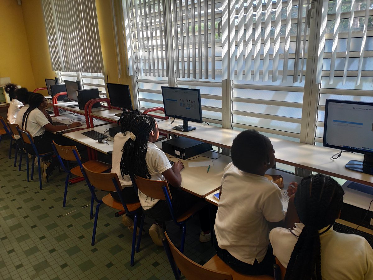 Laboratoire de maths Jenny Alpha tweet media